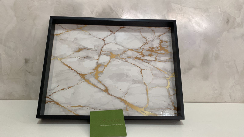 BANDEJA DE MADEIRA COM ESTAMPA MARMORE BRANCO 46X36X4,5CM WOLFF